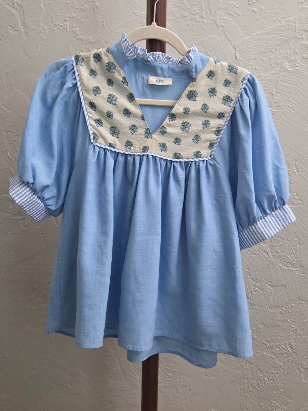 T18. Floral And Stripes Blouse‎